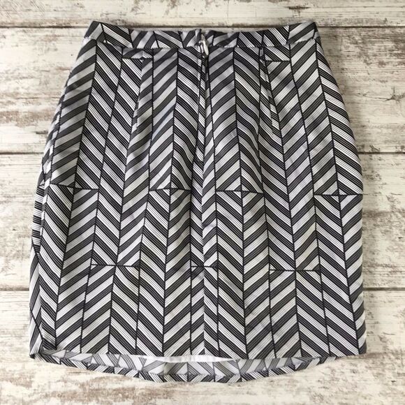 H&M Womens Skirt Black and White Print Size 4 Polyester 16" Length Lined - Picture 8 of 9